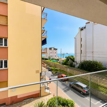 Mediterranea, Davanti Al Mare Con Parcheggio Privato Apartmán
